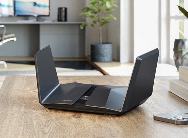 网件发布首款Wi-Fi 6E路由器夜鹰RAXE500:网速破万兆-玩转网