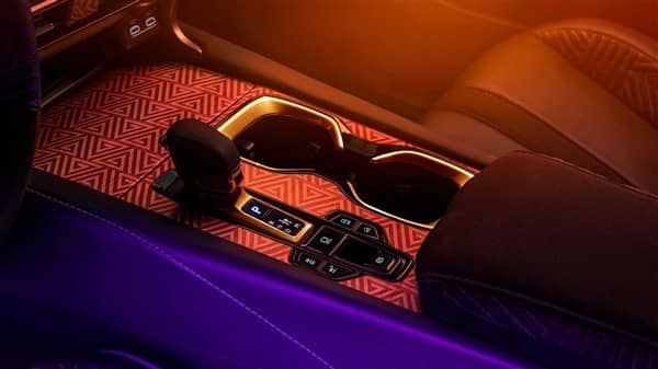 图片[8]-雷克萨斯RX 500h特别版发布！外观和内饰设计灵感源自于漫威系列电影 专门为瓦坎达设计-玩转网