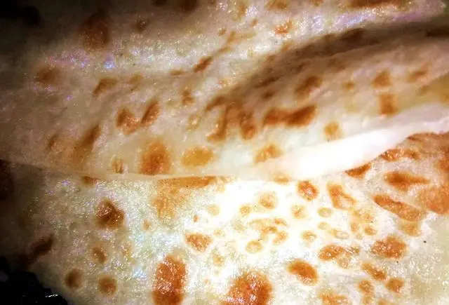 妈妈给女儿脸上“摊大饼”退烧：效果很意外-玩转网