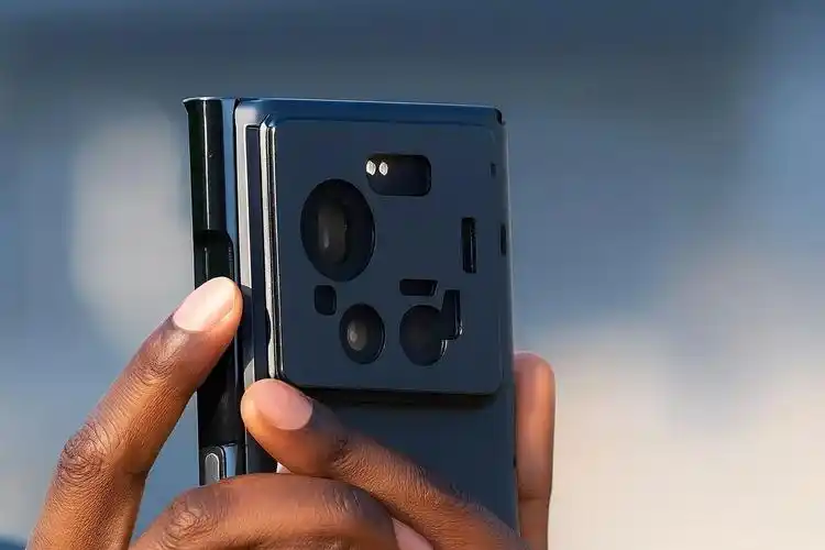 卢伟冰口误799变7999元,网友调侃免费营销-玩转网